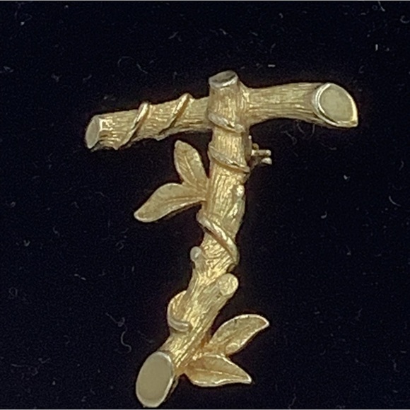 Sarah Coventry Jewelry - Sarah Coventry Gold Tone Initial T Brooch